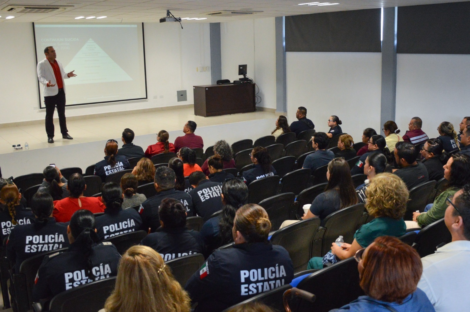 Imparten plática de prevención del suicidio a personal de seguridad pública