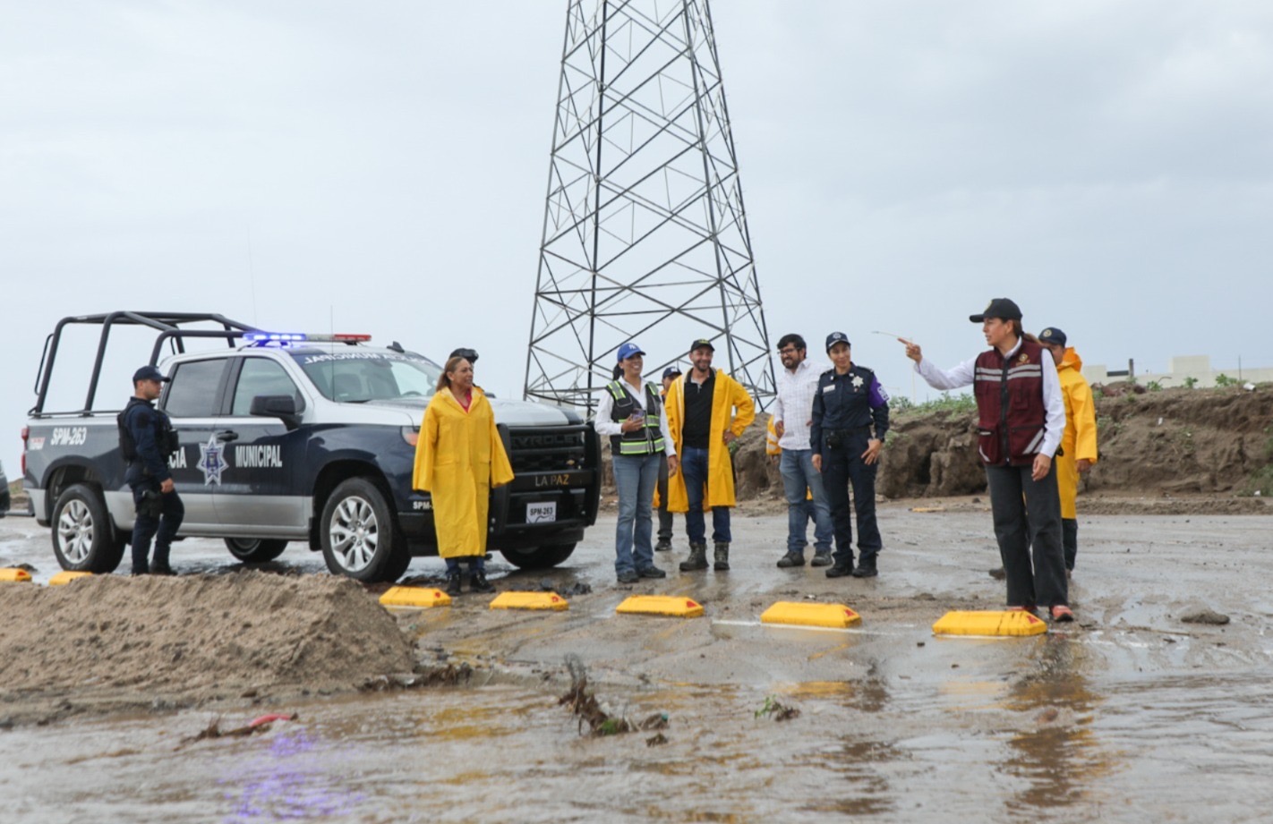Reporta Milena Quiroga avances en atención de arroyos, vados y canales por lluvias