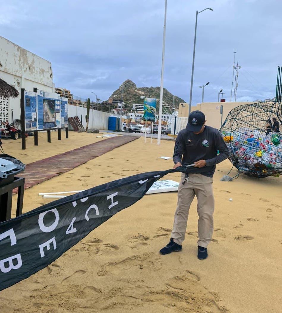 Colocan bandera negra en playas de Los Cabos ante el paso del huracán “Lorena”