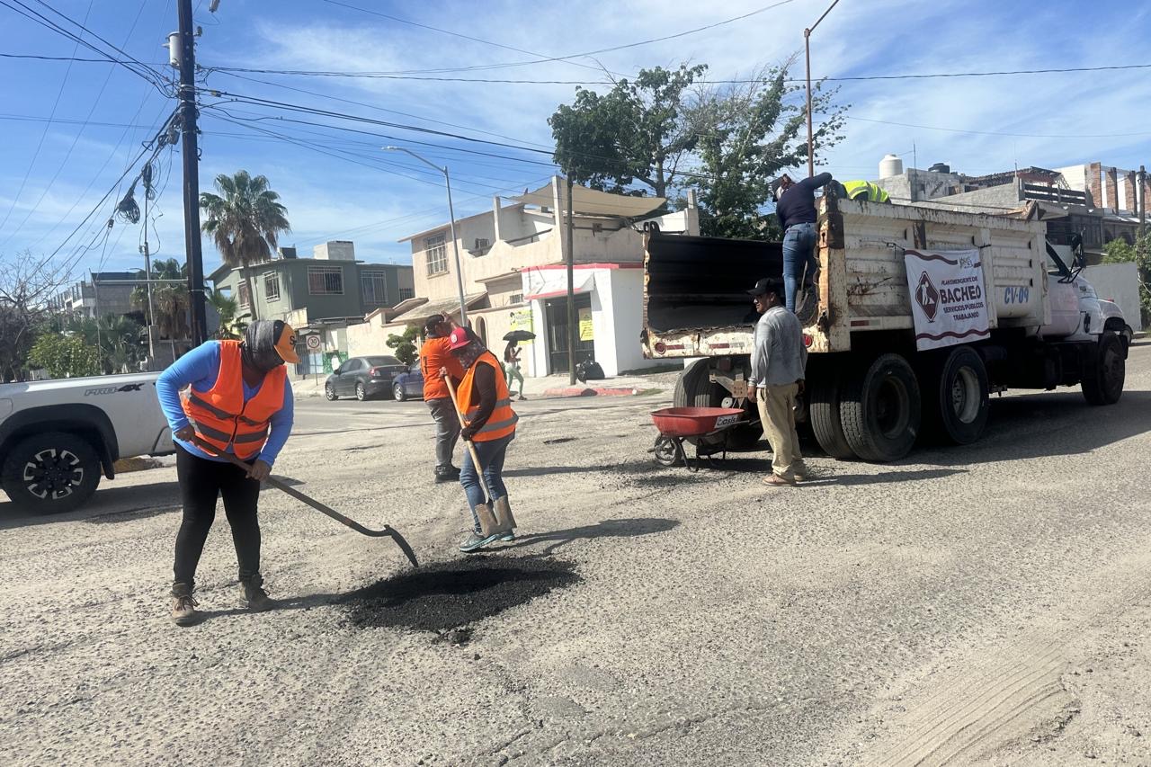 Continúa la recuperación de calles con cuadrillas activas durante el fin de semana