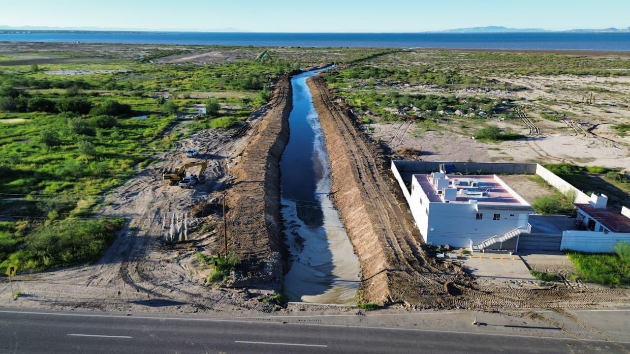 Gobierno del Estado concluye la primera etapa de desazolve en el canal pluvial del Ejido Chametla