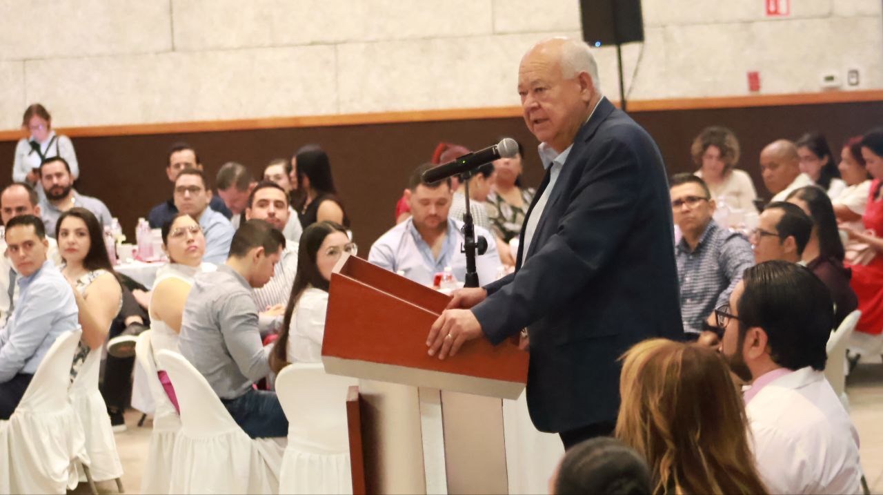 Resalta Castro Cosío la contribución de médicas y médicos al fortalecimiento del sistema de salud en BCS