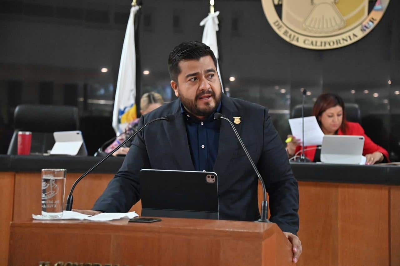 Propone el diputado Omar Torres reducir límites de velocidad a 20 km/hr en vías escolares, de hospitales y asilos