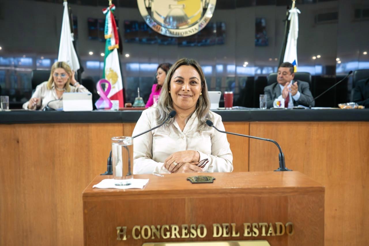Modifican decreto de la Medalla Rosaura Zapata para reconocer también a personal administrativo y de apoyo