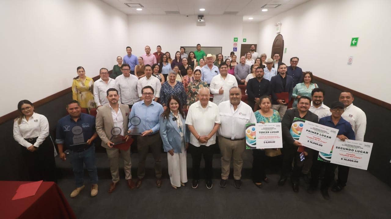 Entrega Gobernador VCC reconocimientos del Premio Nacional de Contraloría Social, fase estatal