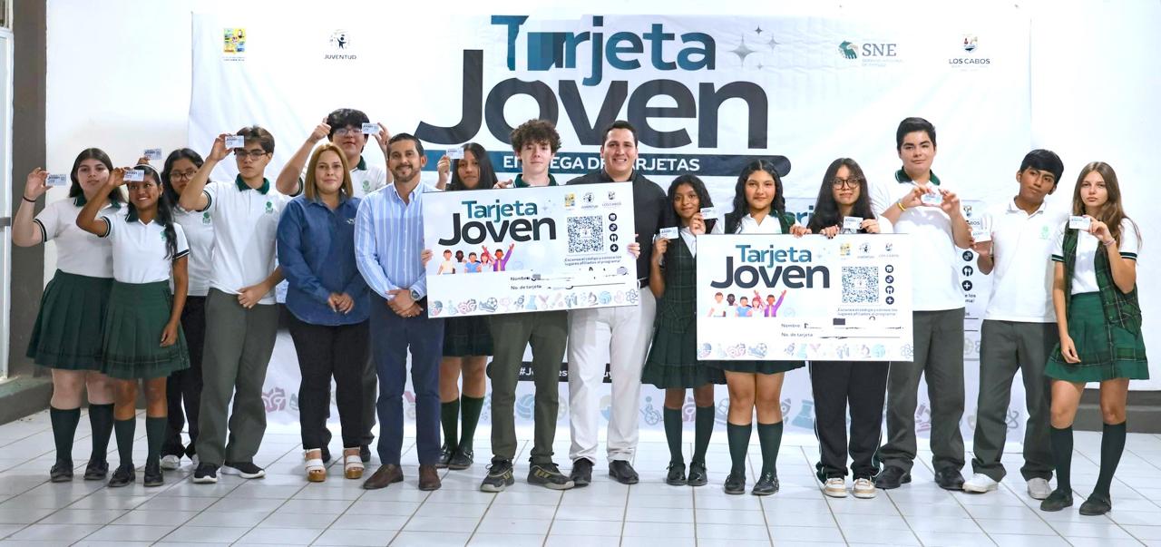 Realizan primera entrega del programa “Tarjeta Joven” en Cabo San Lucas