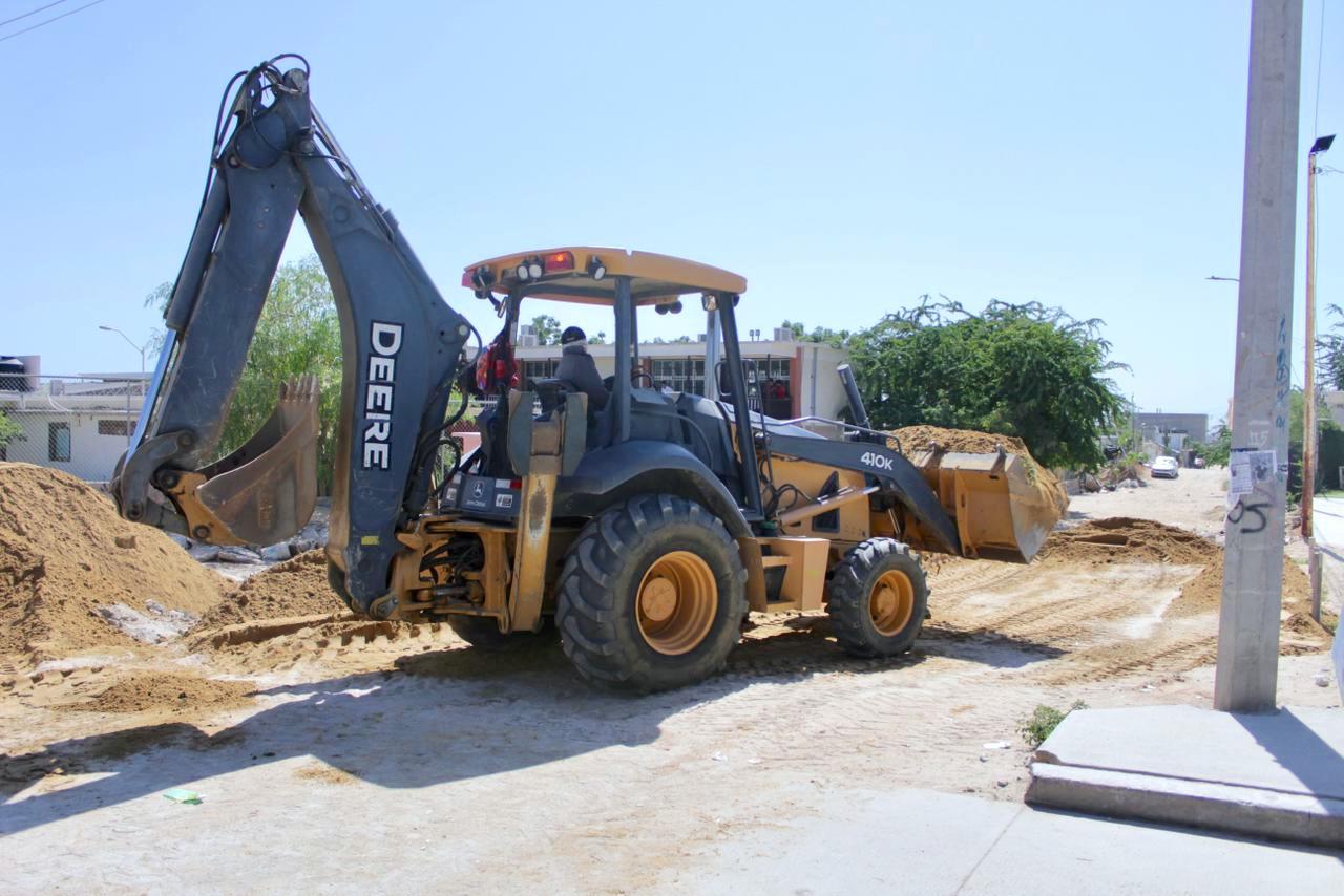 Servicios Públicos trabaja en larehabilitación y desazolve de vialidades en Cabo San Lucas