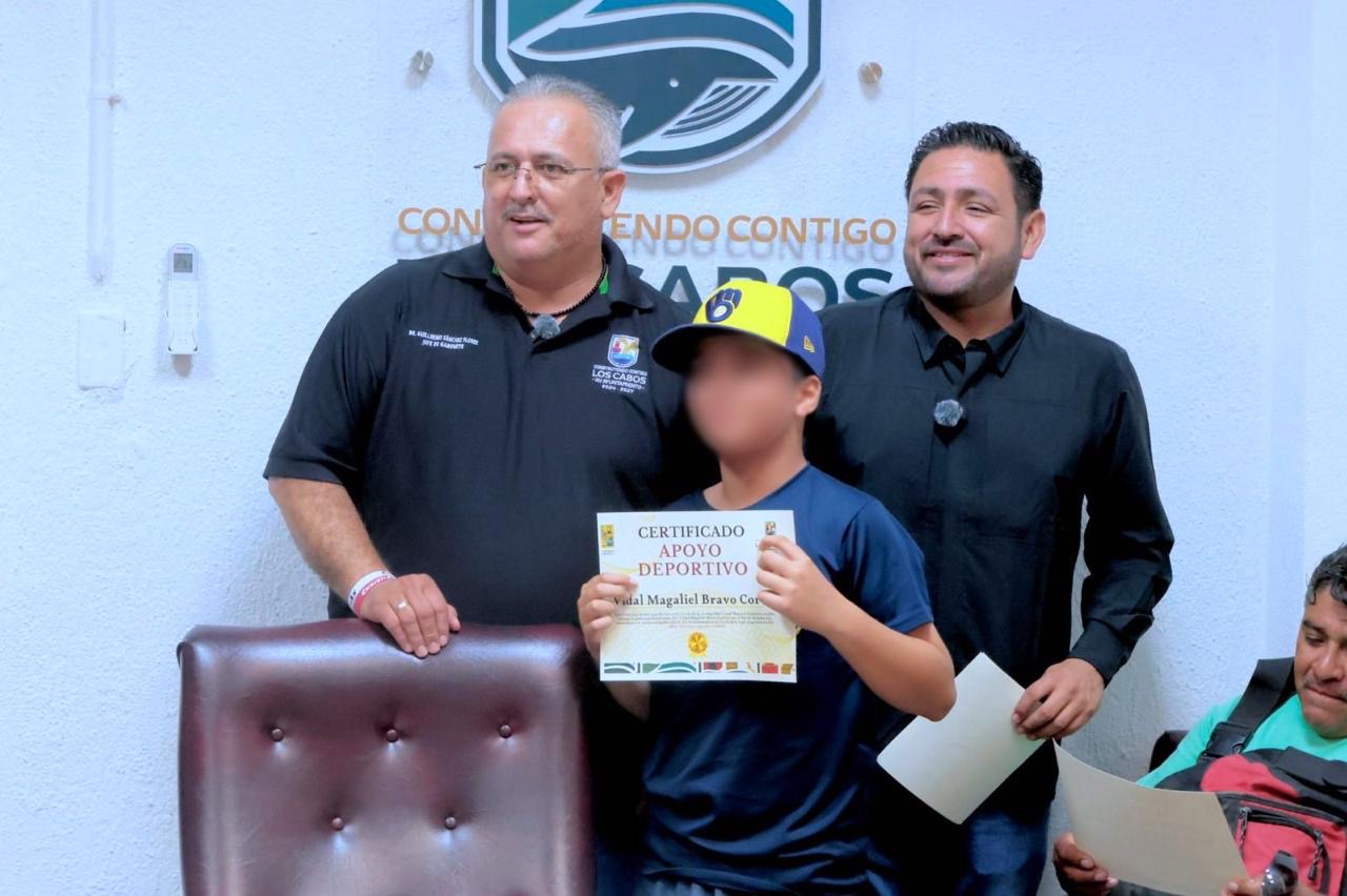 Dirección Municipal de Atención Ciudadana entrega 43 apoyos económicos
