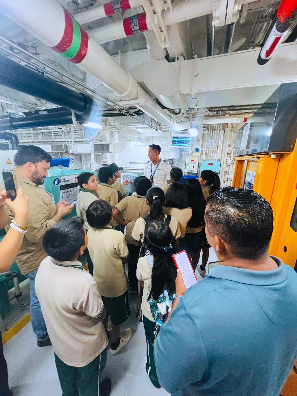 Experiencia educativa y ambiental para estudiantes de Cabo San Lucas a bordo del crucero Carnival Firenze