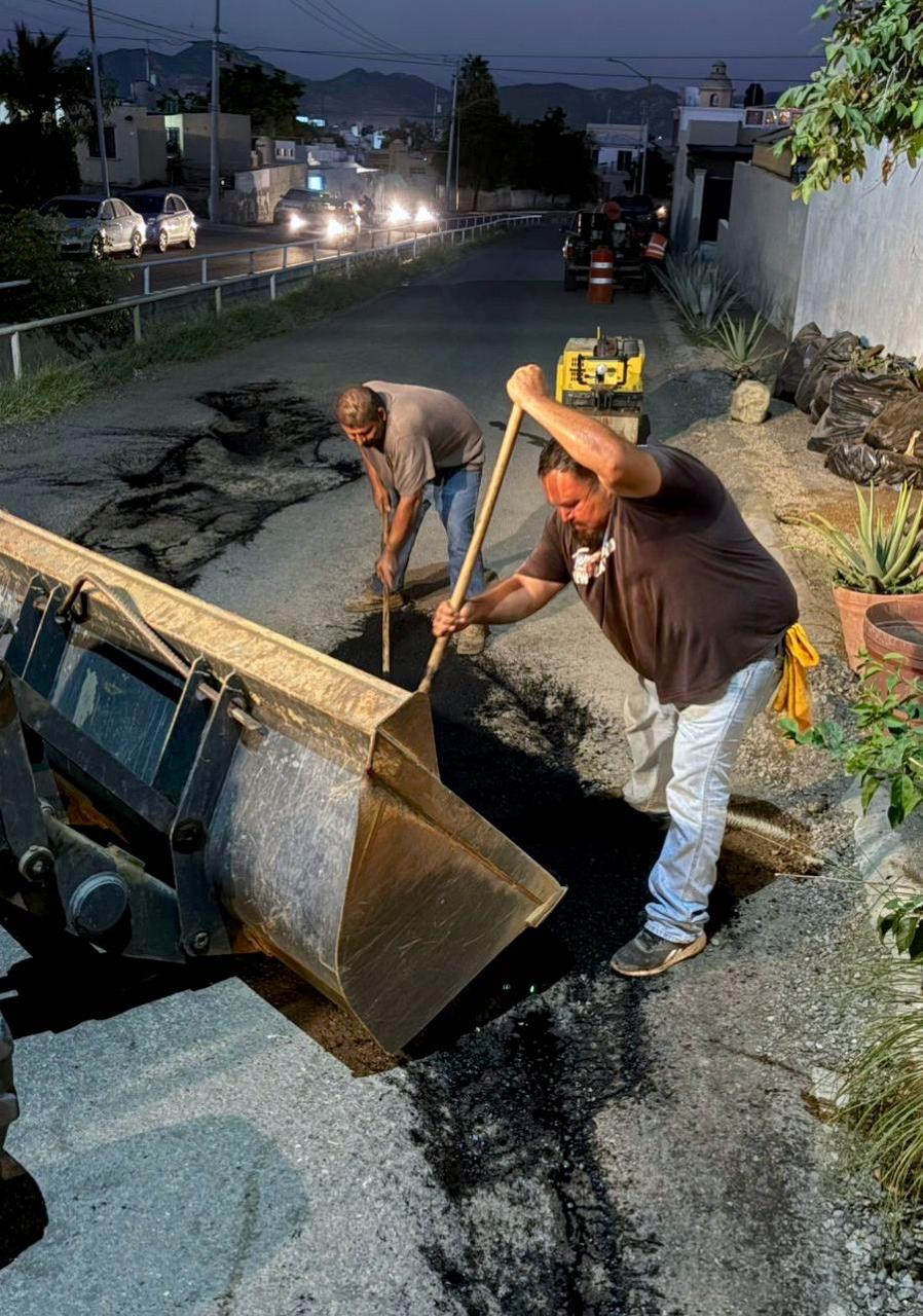 Con trabajos nocturnos, avanza “Caza Baches” en el mejoramiento de calles en Los Cabos