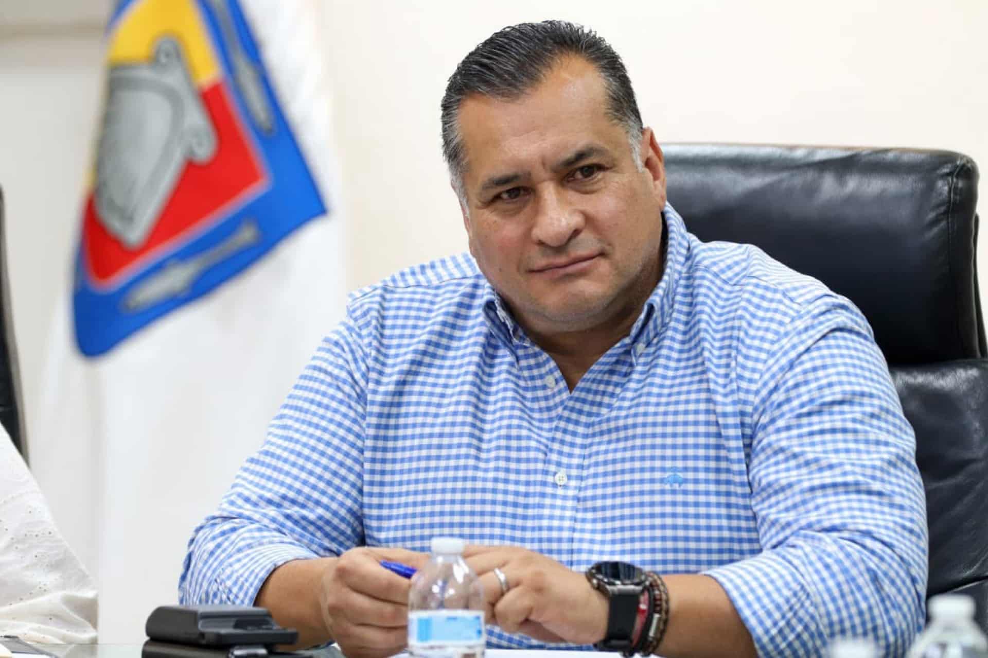 BURÓ POLÍTICO/ ¡EL SECRETARIO!