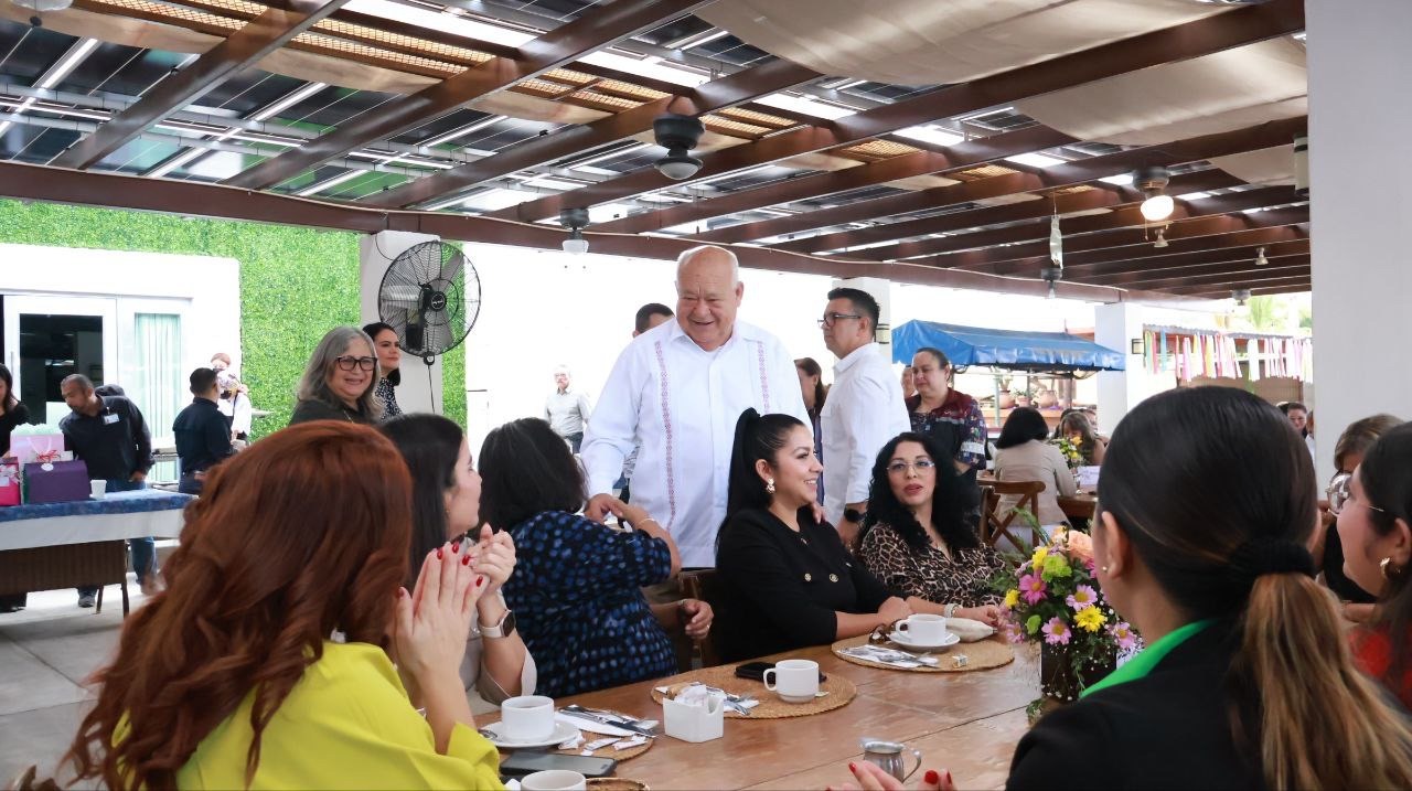Reconoce Gobernador Víctor Castro labor de secretarias de la Secretaría de Salud