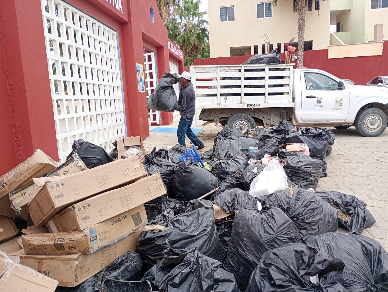 Servicios Públicos realiza limpieza en parques y unidades deportivas de Cabo San Lucas