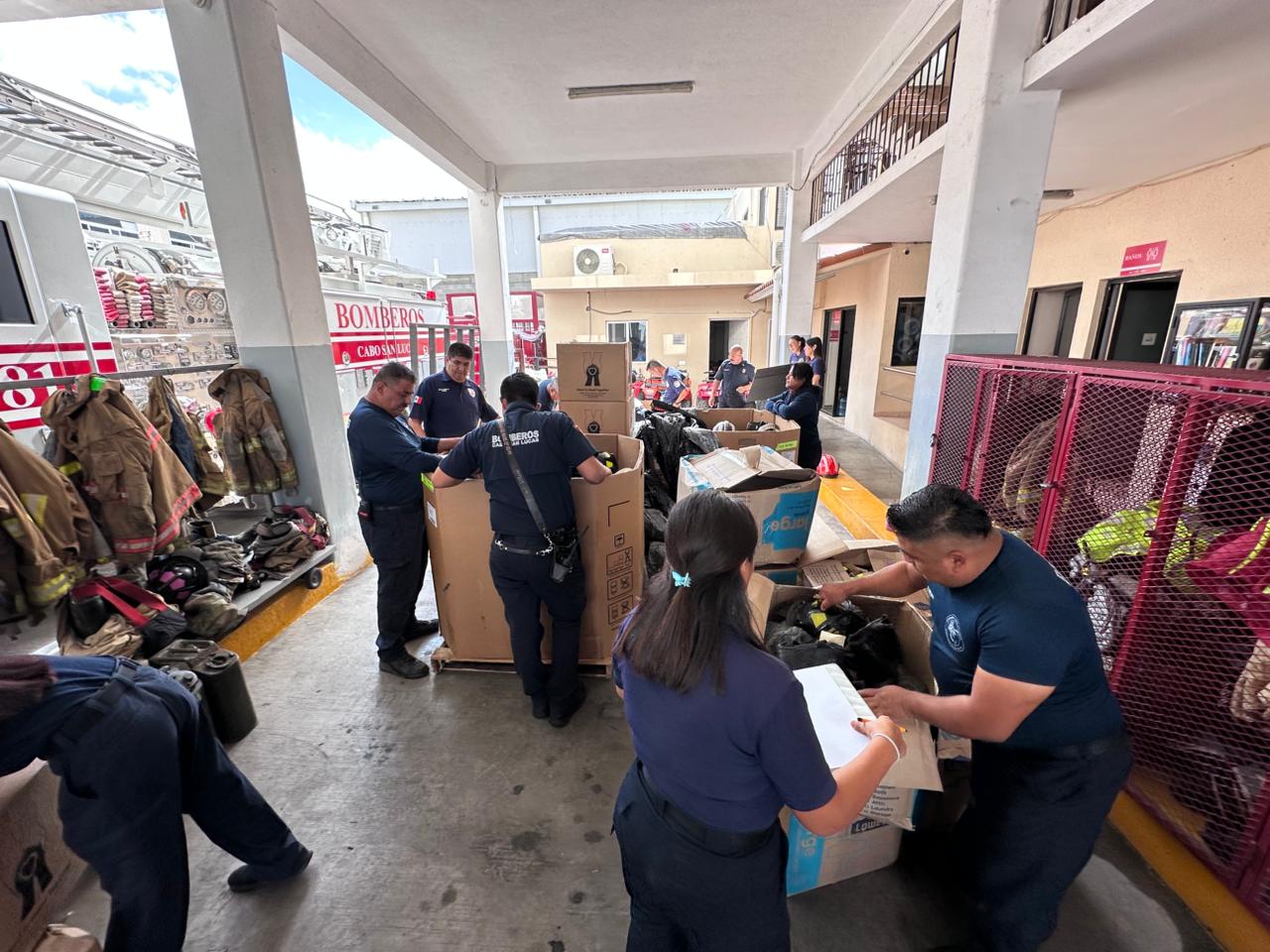 Reciben Bomberos de Cabo San Lucas donación de equipo médico y de protección para reforzar operaciones en 2026