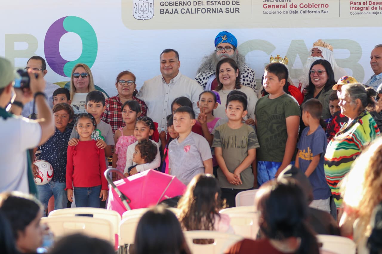 Celebra GAB de la Secretaría General de Gobierno convivencia por el Día de Reyes en la colonia La Pasión