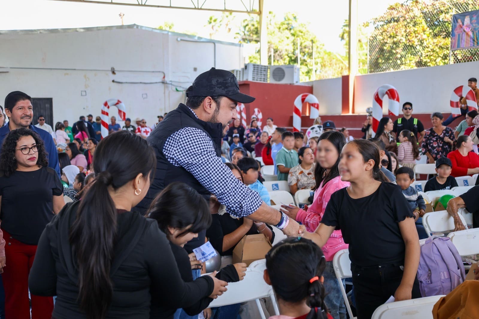 Festival de Día de Reyes Magos lleva alegría a familias de La Ribera
