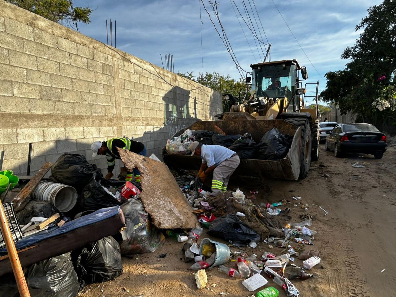 Mantiene Servicios Públicos labores de limpieza en colonias de Cabo San Lucas