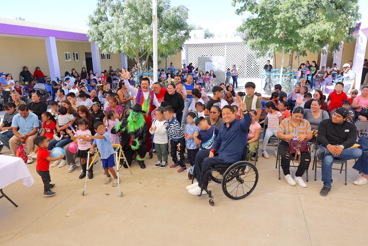 Celebran Día de Reyes en el Centro de Inclusión y Desarrollo de Cabo San Lucas