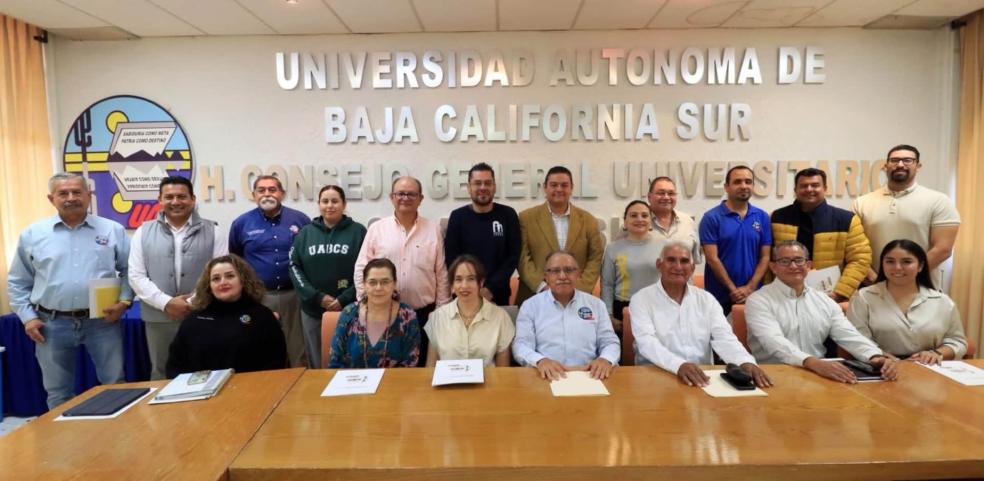 BURÓ POLÍTICO/ UABCS ¡LARGA VIDA!