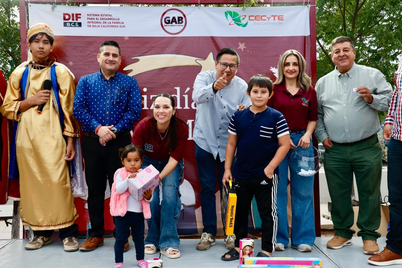 Promueve GAB del CECyTE convivencia familiar con la niñez del Centenario en La Paz