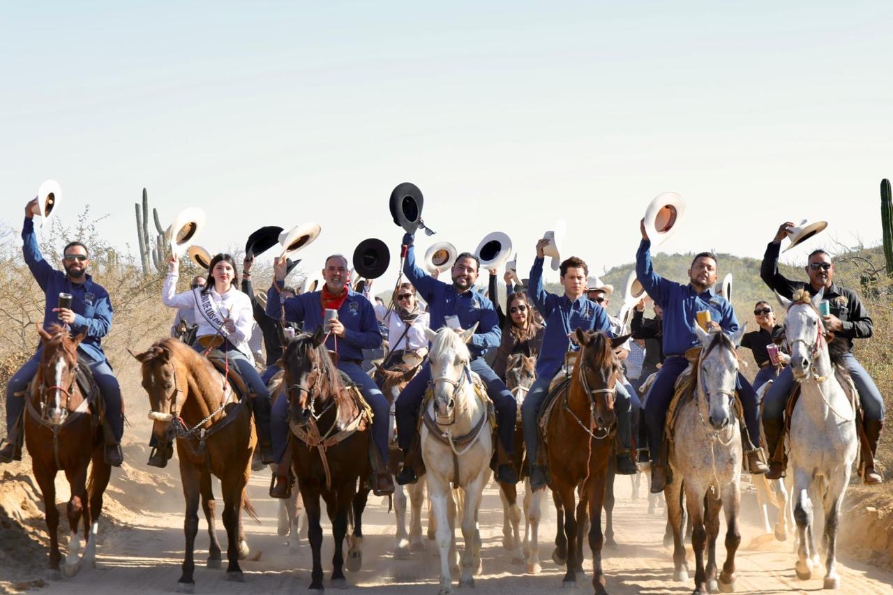 Cientos de jinetes se dan cita en la tradicional cabalgata de La Candelaria