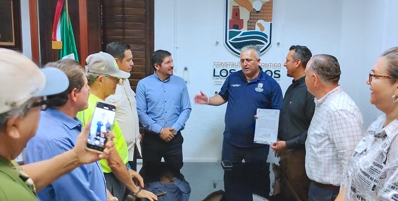 Recibe Aníbal Amador Castro nombramiento como encargado de despacho de la Crónica Municipal