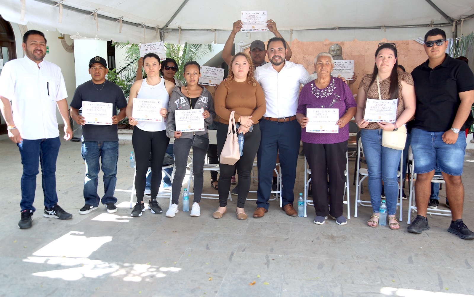 Realiza Christian Agúndez entrega de 15 apoyos asistenciales a familias cabeñas