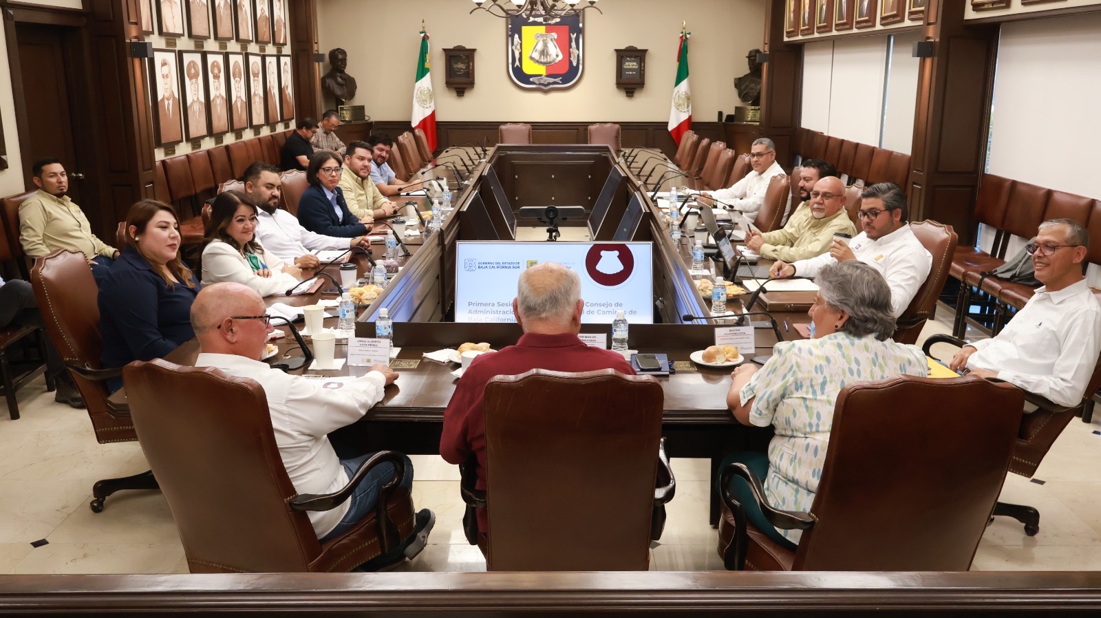 Preside Gobernador reunión de la Junta de Administración de la JEC BCS
