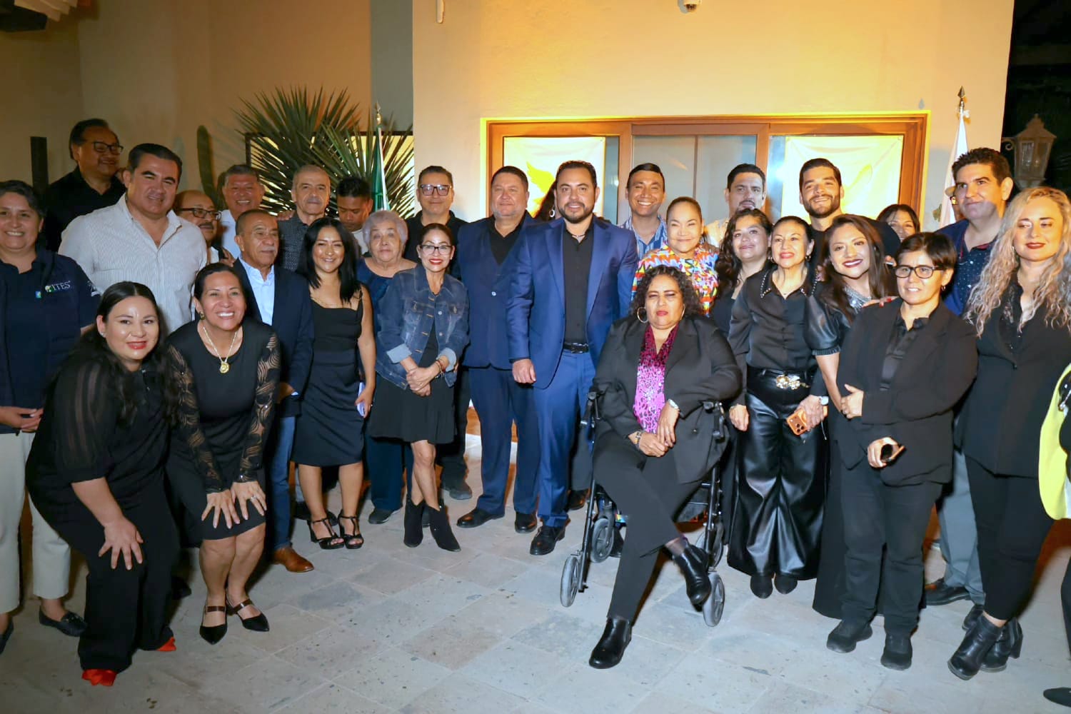 Reconoce Alcalde Christian Agúndez labor de comunicadores de Los Cabos