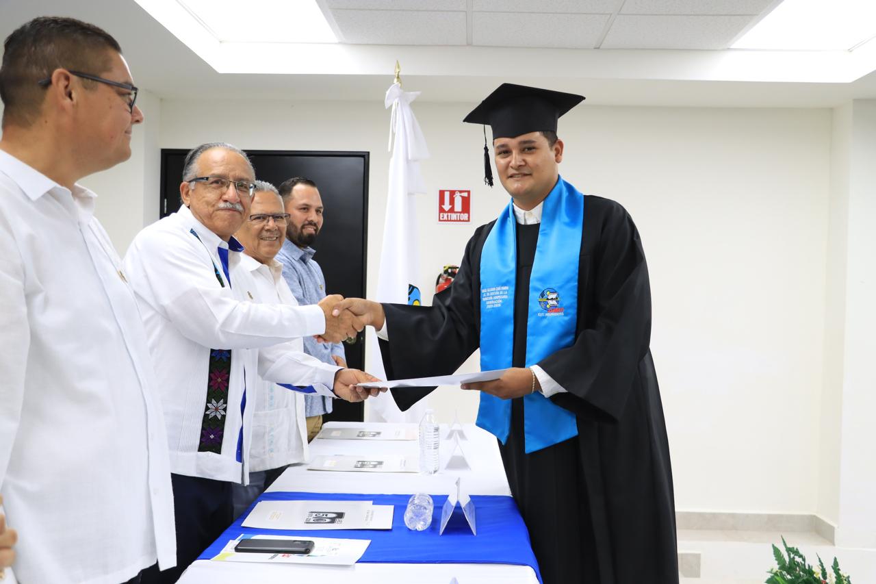 UABCS entrega una generación más de egresados y egresadas de su Extensión Académica Ciudad Insurgentes