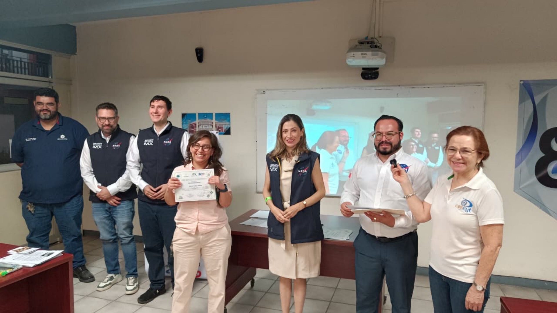 COSHCYTI fortalece la investigación regional mediante taller docente