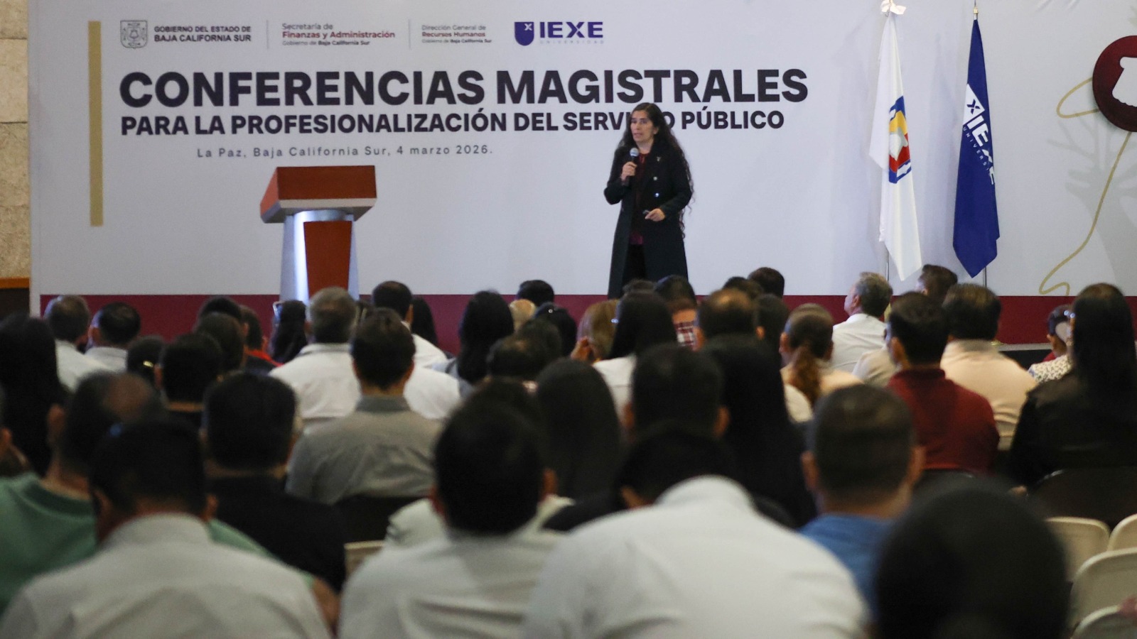 Más de 400 servidores públicos de BCS se capacitan en conferencias magistrales