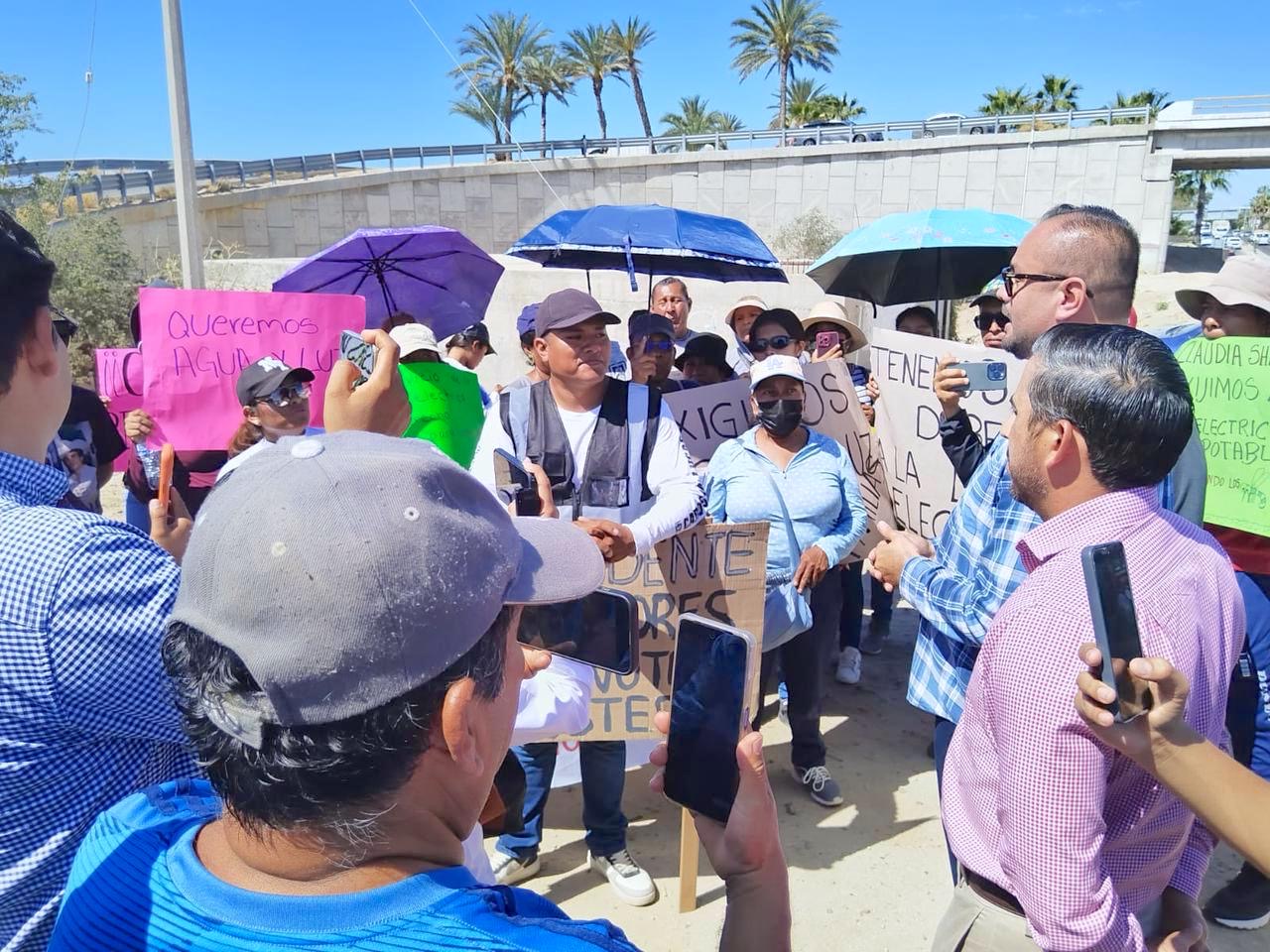 Atiende Ayuntamiento de Los Cabos a manifestantes de la colonia Fundadores en Cabo San Lucas
