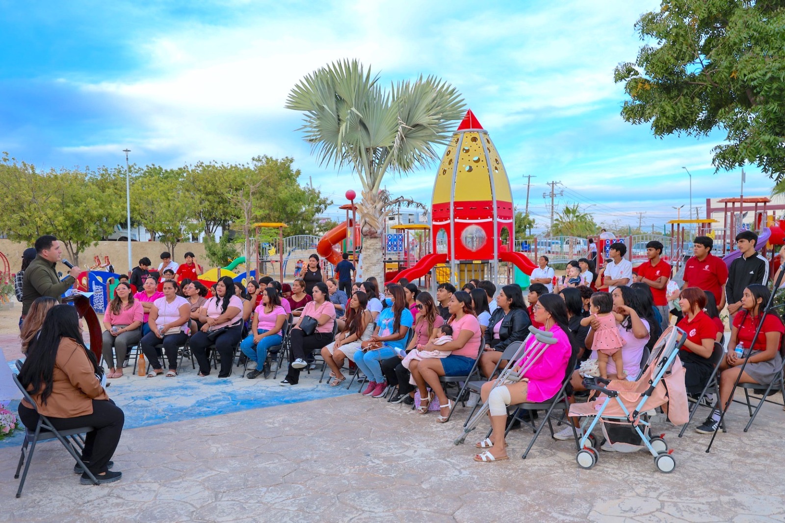 Entrega Ayuntamiento de Los Cabos 20 apoyos a madres jóvenes en Cabo San Lucas