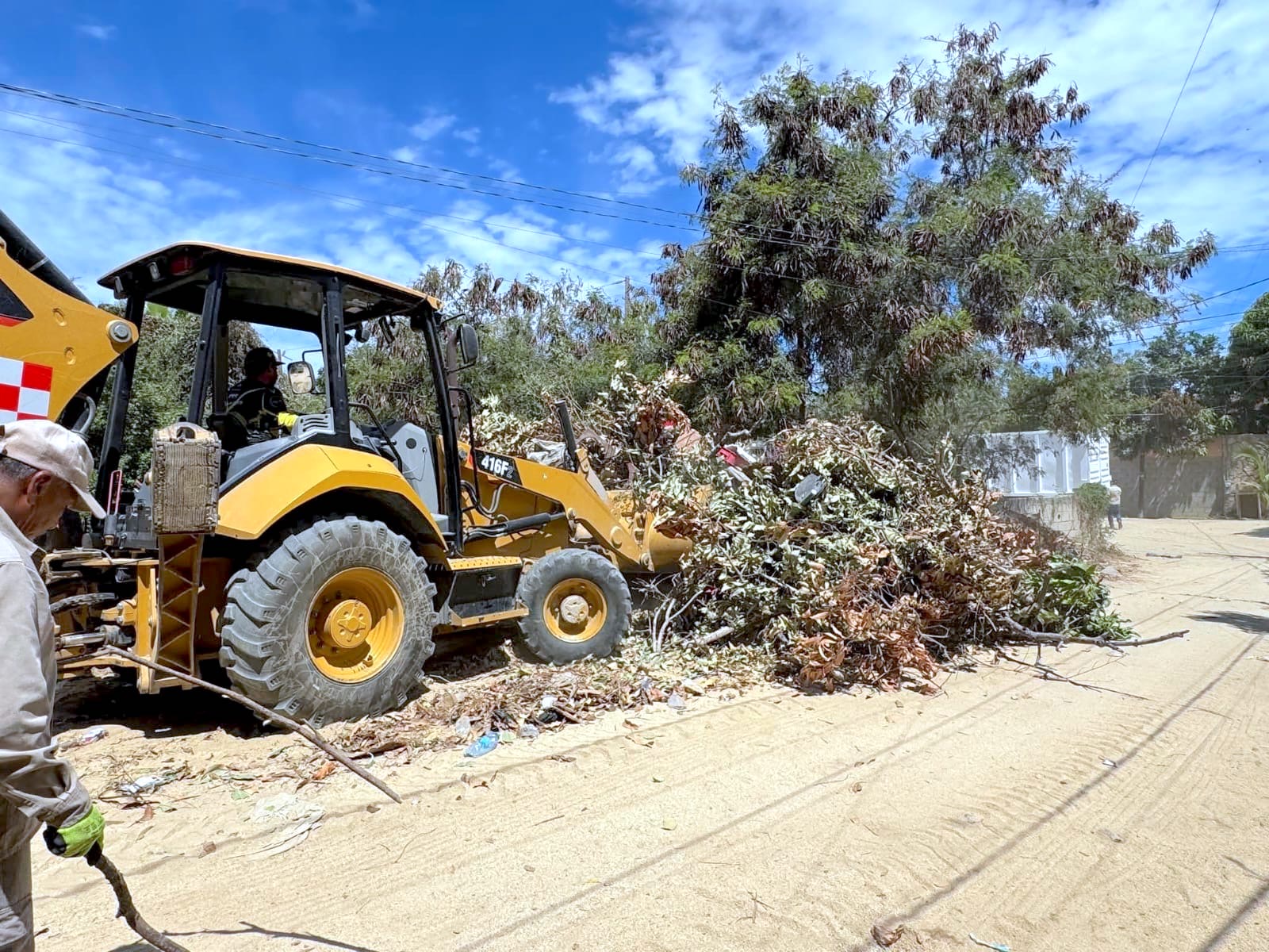 Atiende Servicios Públicos retiro de ramas y mantenimiento de calles en San José del Cabo