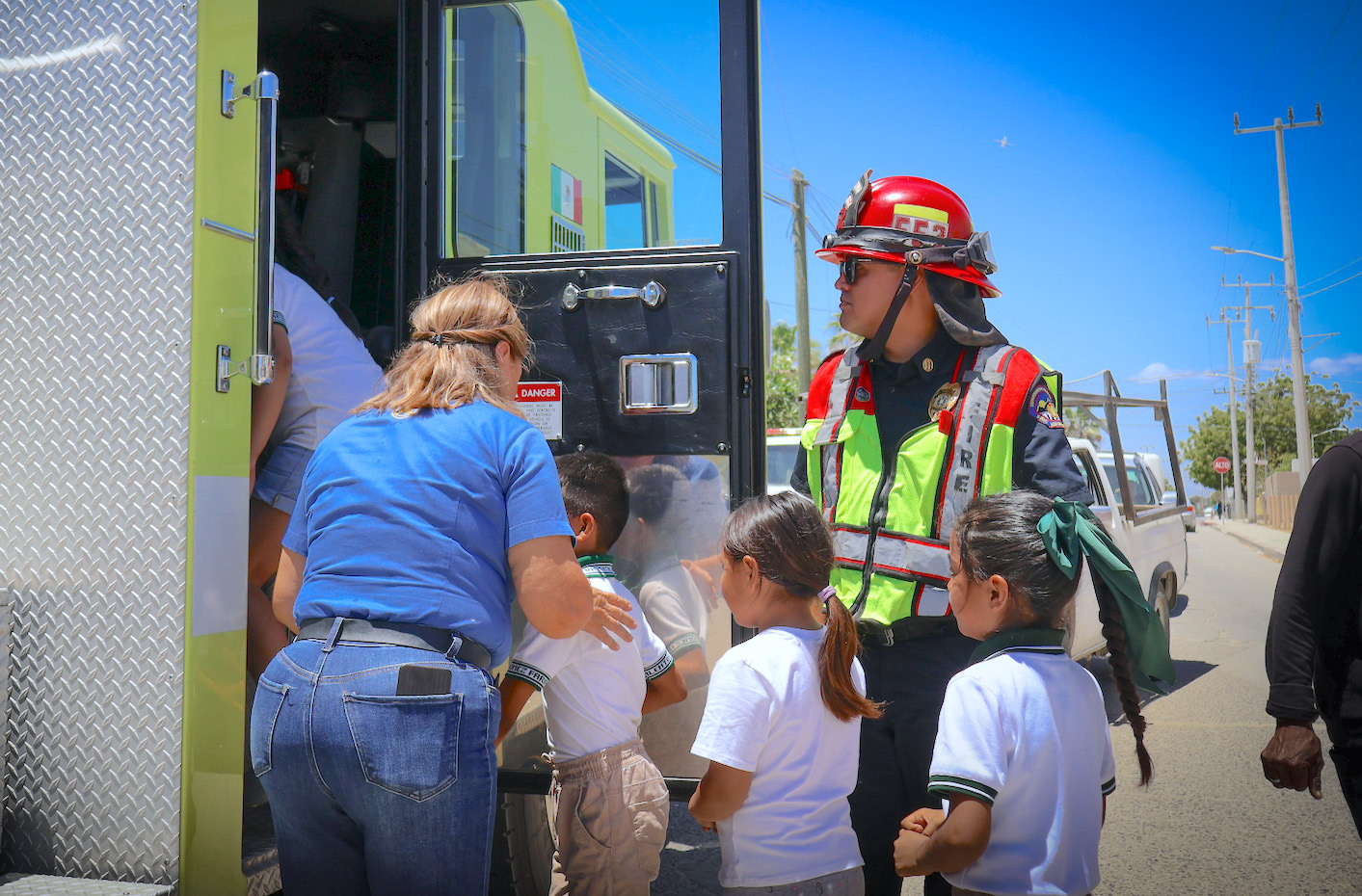 Bomberos de San José del Cabo festeja a laniñez destacada a través de su programa “Celebrando con mis Bomberos”