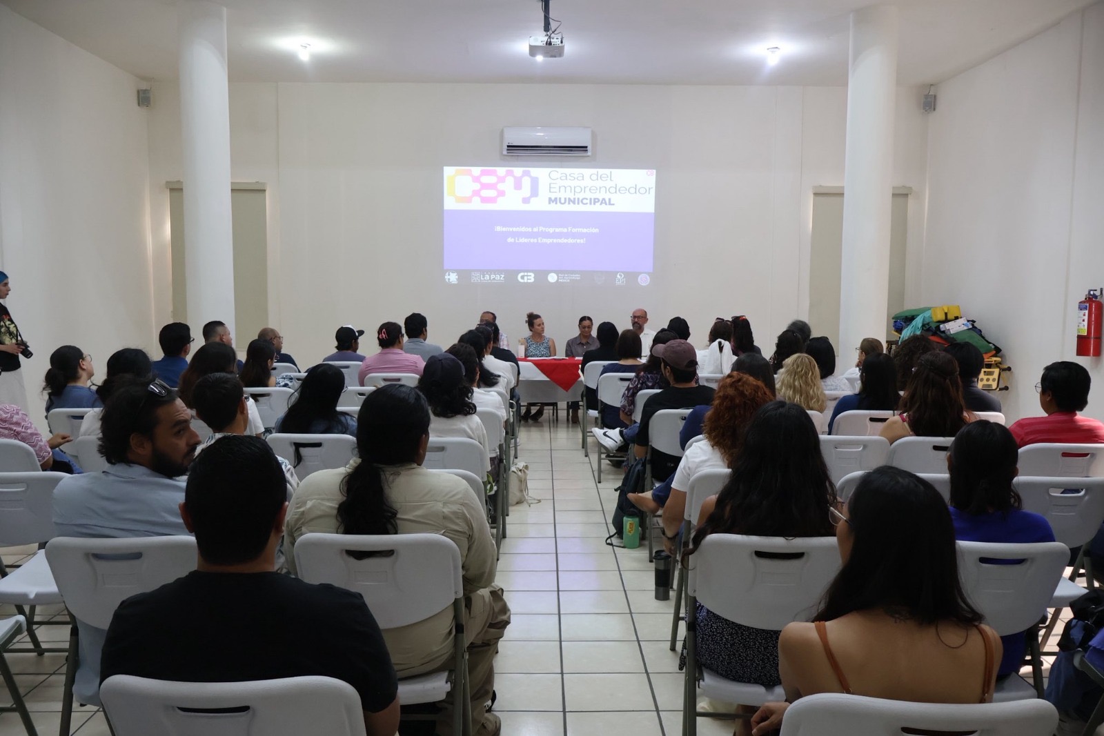 Inicia curso para fortalecer habilidades de emprendedores en La Paz