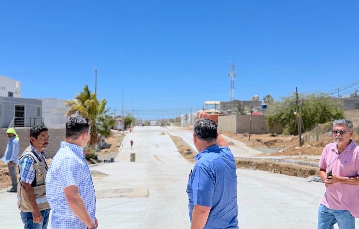 Supervisan avance de pavimentación con concreto hidráulico en vialidades de Cabo San Lucas