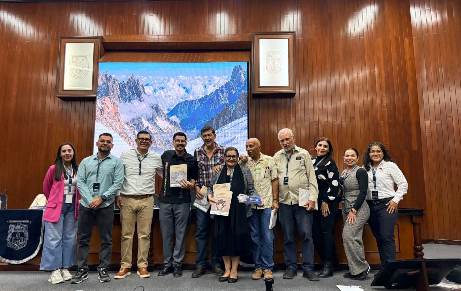 Participa SEDIF BCS en coloquio internacional de masculinidades