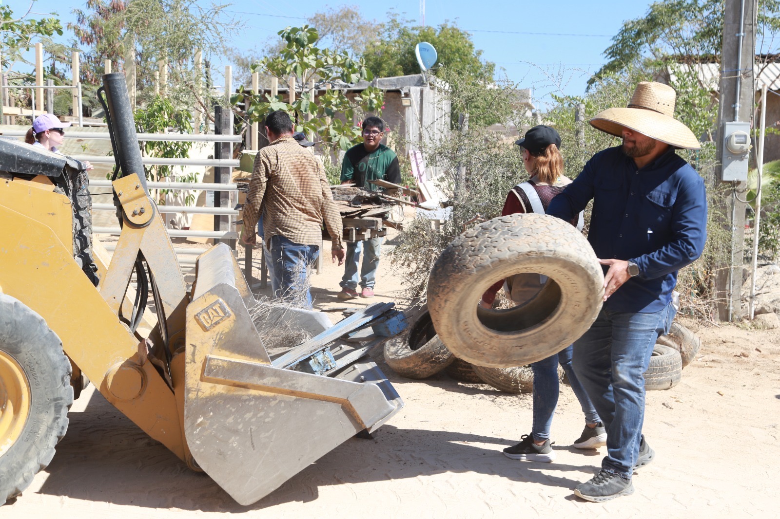 Mantiene Gobierno de Los Cabos jornadas permanentes de limpieza y descacharrización en el municipio