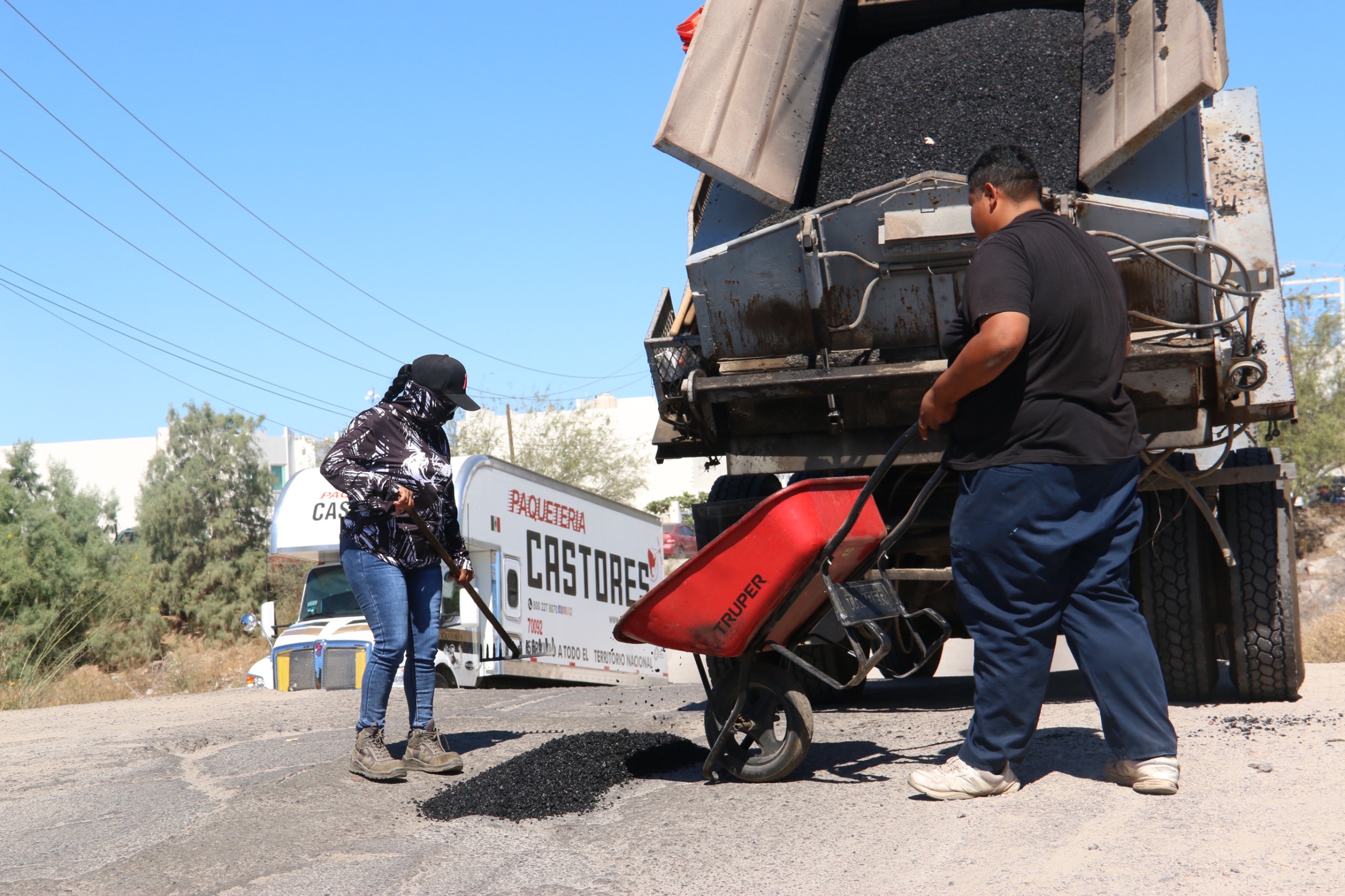 Atienden más de 160 luminarias y 140 baches en La Paz
