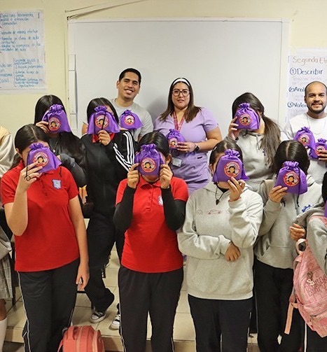 Entrega Salud insumos de higiene a estudiantes y promueve permanencia escolar en BCS