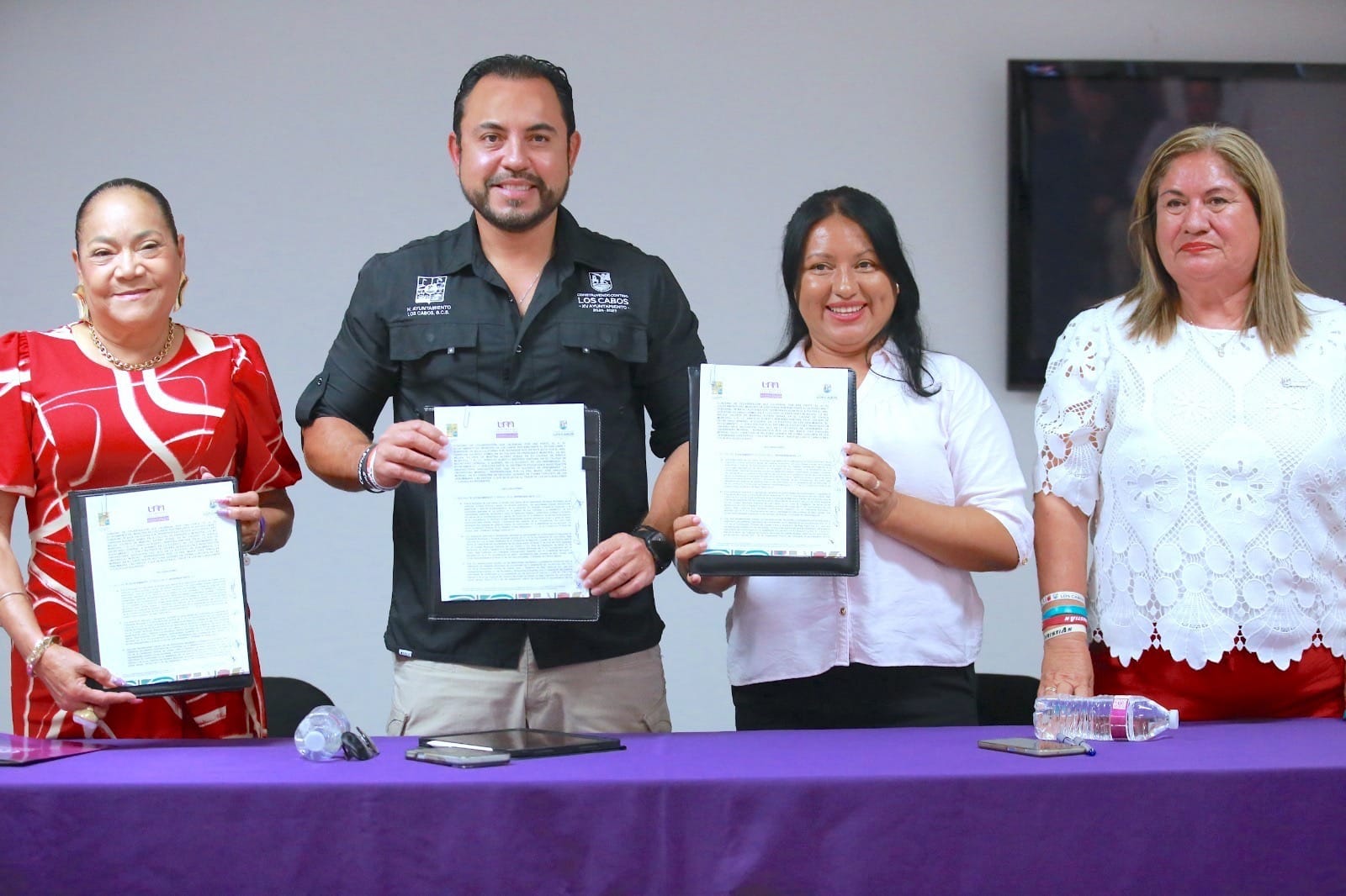 Firman Ayuntamiento de Los Cabos y Universidad Mundial convenio en beneficio de la educación