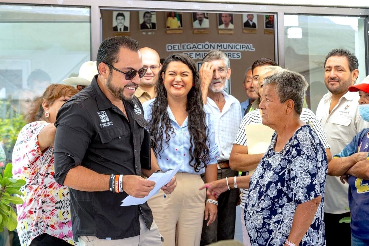 Alcalde Christian Agúndez atiende y escucha a la ciudadanía de Miraflores