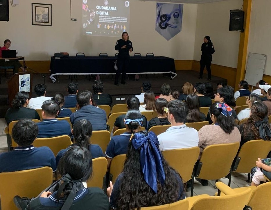 Preparan a futuros docentes de BCS para prevenir riesgos digitales