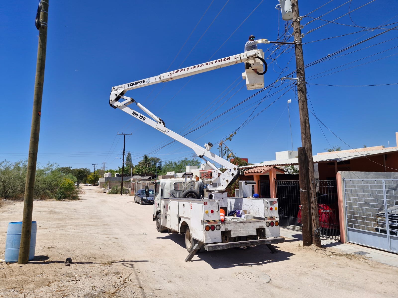 Repara Ayuntamiento de La Paz más de 350 luminarias en la primera quincena de abril