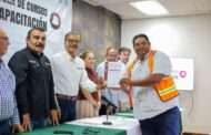 Se gradúa primera generación de operadores de maquinaria en La Paz