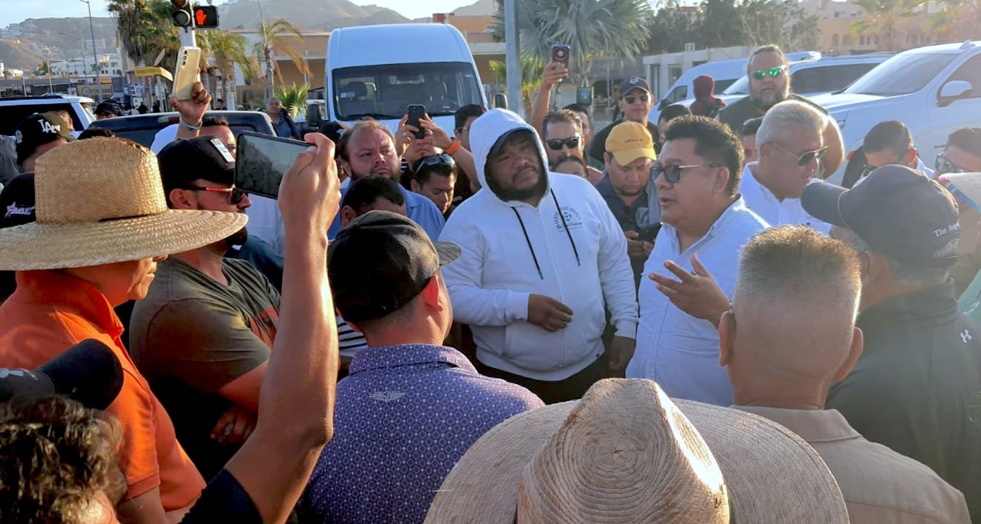 Se levanta bloqueo de transportadoras turísticas en CSL; interviene Gobierno Municipal de Los Cabos
